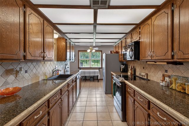 68 Maple Road, Pryor, OK 74361
