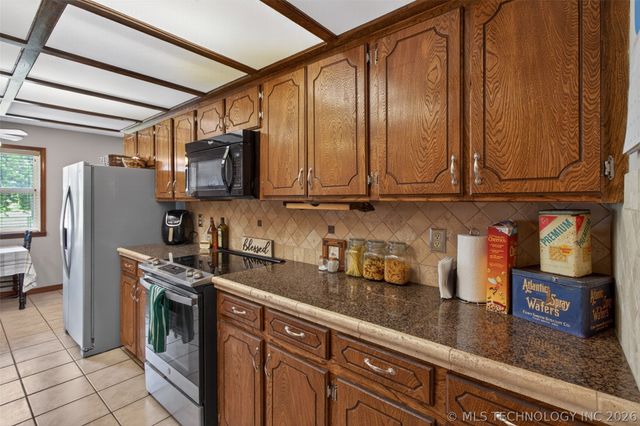 68 Maple Road, Pryor, OK 74361