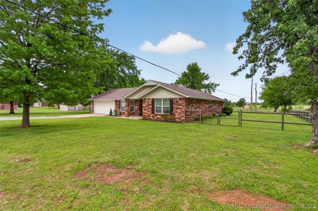 68 Maple Road, Pryor, OK 74361