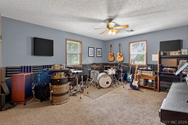 68 Maple Road, Pryor, OK 74361