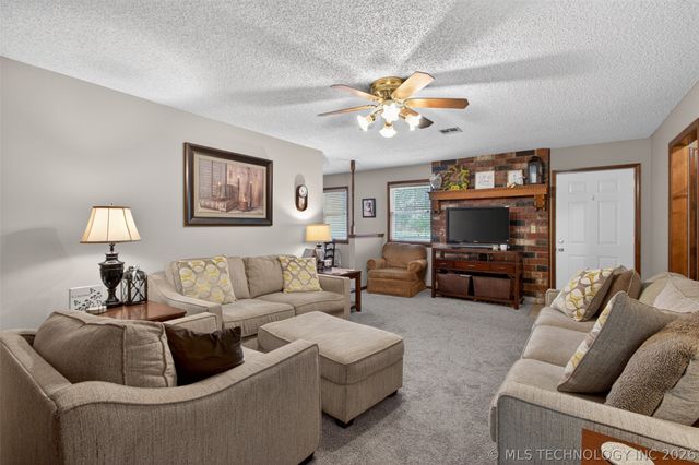 68 Maple Road, Pryor, OK 74361