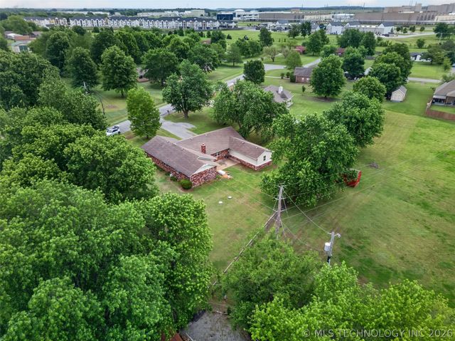68 Maple Road, Pryor, OK 74361