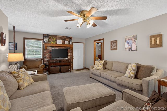68 Maple Road, Pryor, OK 74361
