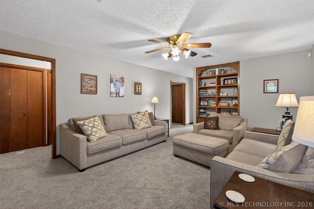 68 Maple Road, Pryor, OK 74361