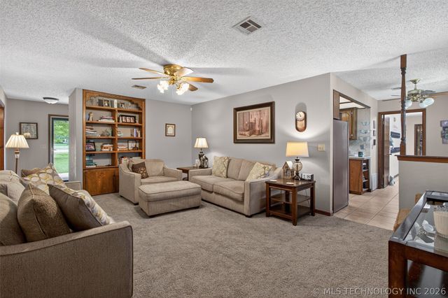 68 Maple Road, Pryor, OK 74361