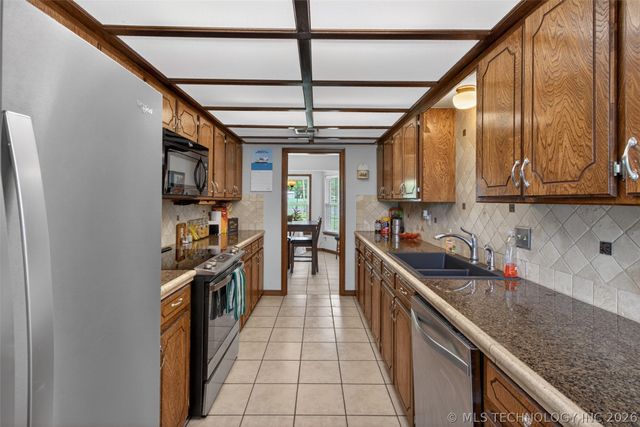 68 Maple Road, Pryor, OK 74361