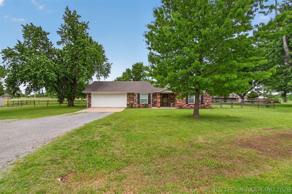 68 Maple Road, Pryor, OK 74361