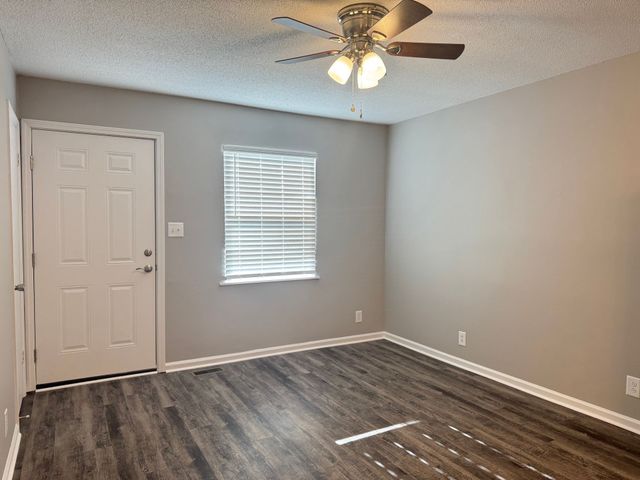 2251 Seven Mile Ferry Rd Apt 5, Clarksville, TN 37040