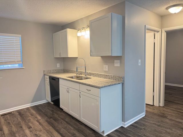 2251 Seven Mile Ferry Rd Apt 5, Clarksville, TN 37040