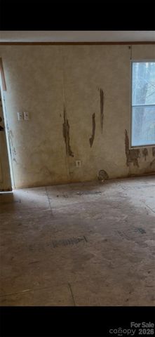 190 Pinewood Knoll Drive, Hendersonville, NC 28739