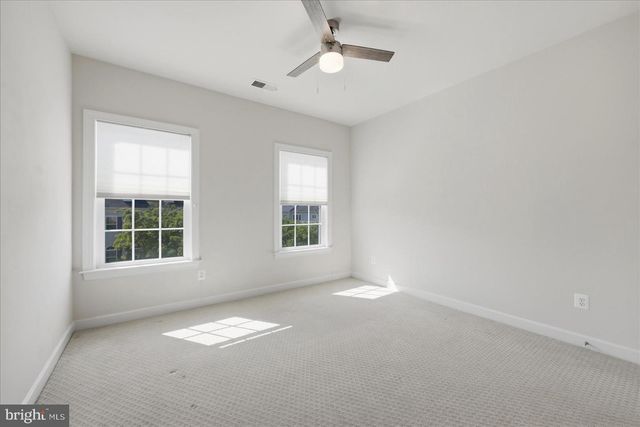 24949 EARLSFORD DR, Chantilly, VA 20152