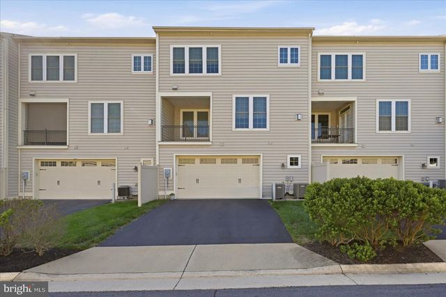 24949 EARLSFORD DR, Chantilly, VA 20152