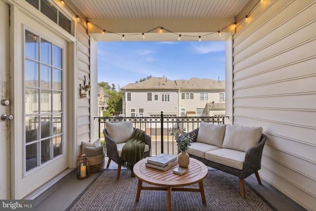 24949 EARLSFORD DR, Chantilly, VA 20152