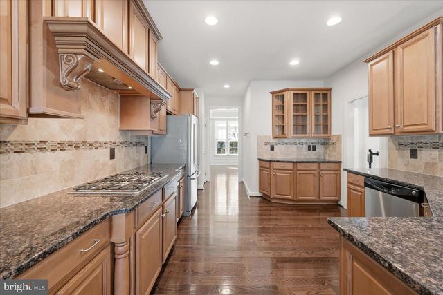 24949 EARLSFORD DR, Chantilly, VA 20152
