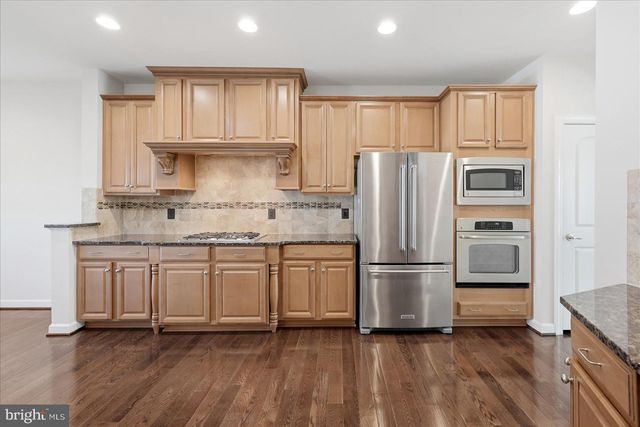 24949 EARLSFORD DR, Chantilly, VA 20152
