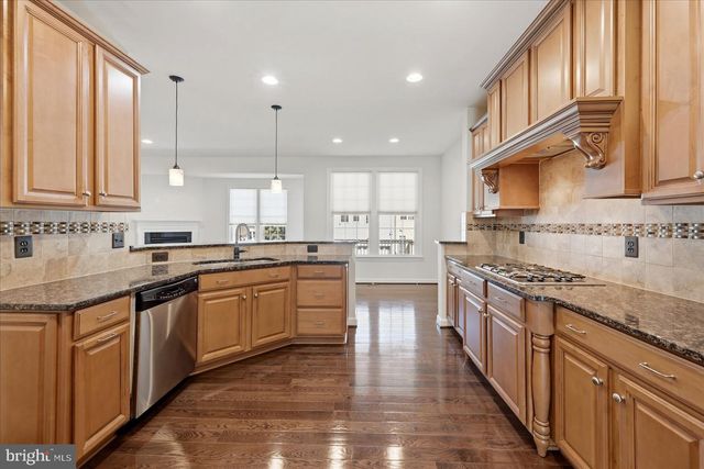 24949 EARLSFORD DR, Chantilly, VA 20152