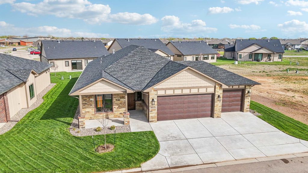 1622 S Dove Pl, Goddard, KS 67052