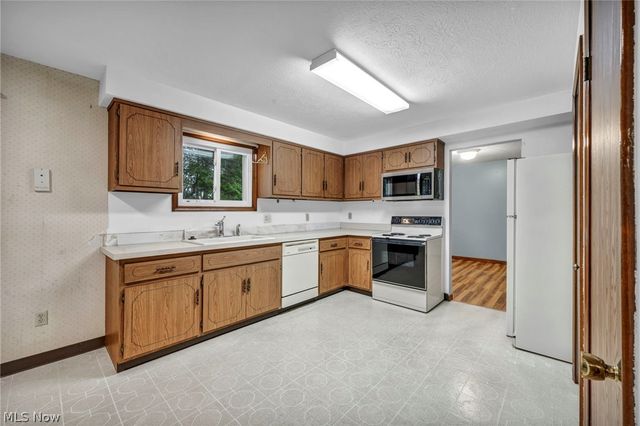 1668 Eisenhower, Brunswick, OH 44212
