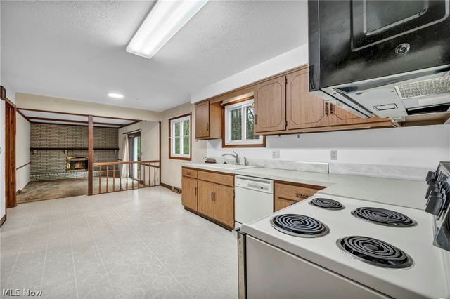 1668 Eisenhower, Brunswick, OH 44212