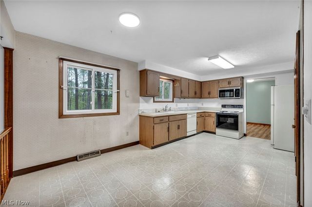 1668 Eisenhower, Brunswick, OH 44212