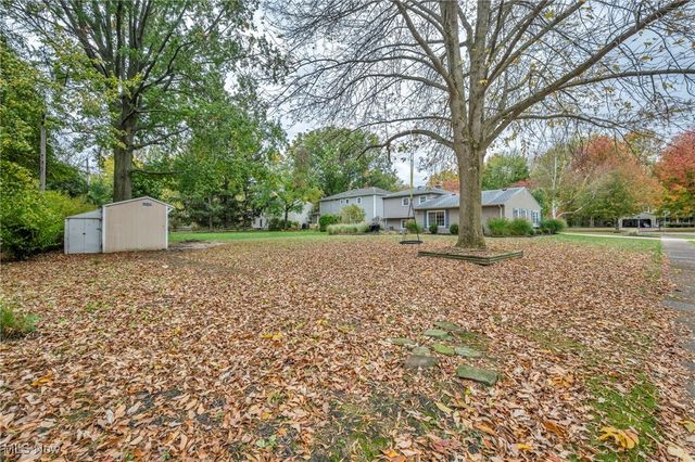 381 Bates Drive, Bay Village, OH 44140