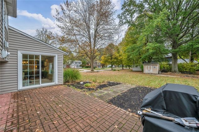 381 Bates Drive, Bay Village, OH 44140