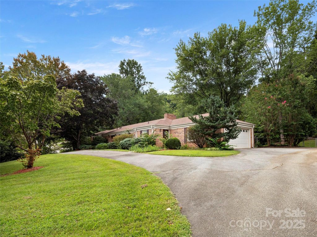 24 Ballantree Drive, Asheville, NC 28803