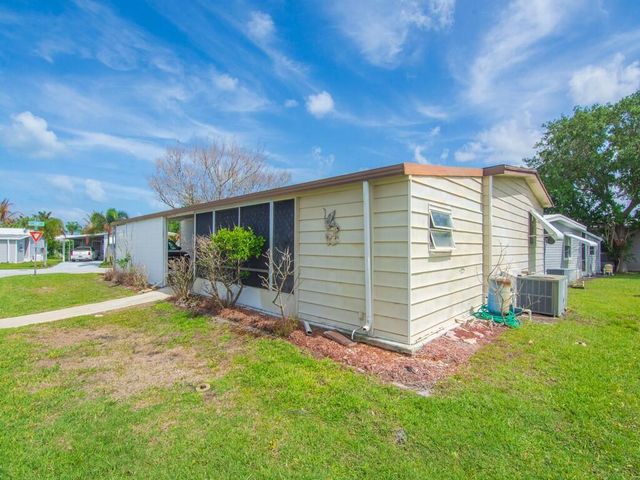 225 NE Forrest Court, Jensen Beach, FL 34957