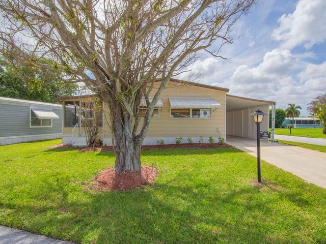 225 NE Forrest Court, Jensen Beach, FL 34957