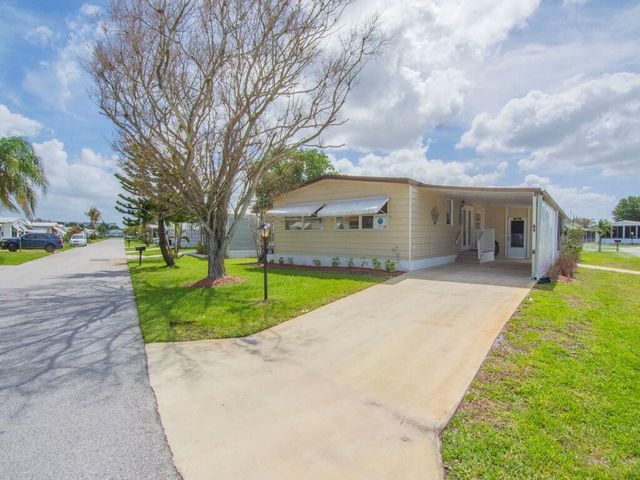 225 NE Forrest Court, Jensen Beach, FL 34957