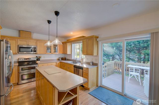2705 N Sea Crest Avenue, Long Beach, WA 98631