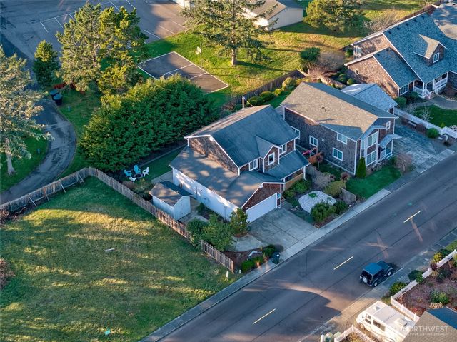 2705 N Sea Crest Avenue, Long Beach, WA 98631