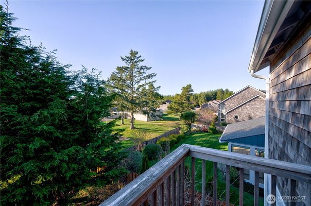 2705 N Sea Crest Avenue, Long Beach, WA 98631