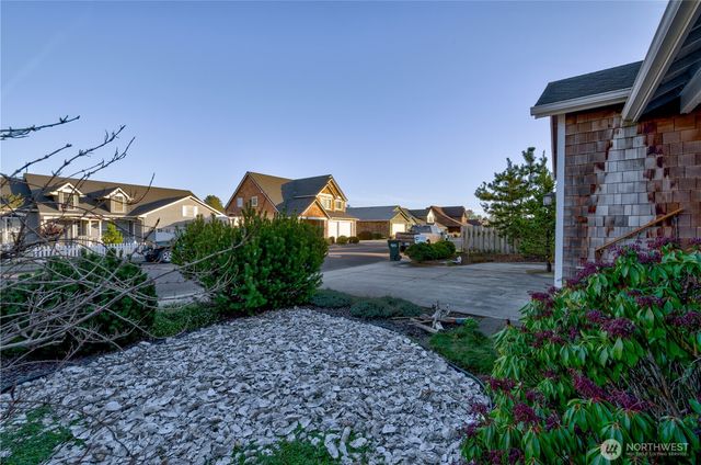 2705 N Sea Crest Avenue, Long Beach, WA 98631