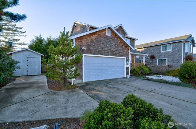 2705 N Sea Crest Avenue, Long Beach, WA 98631