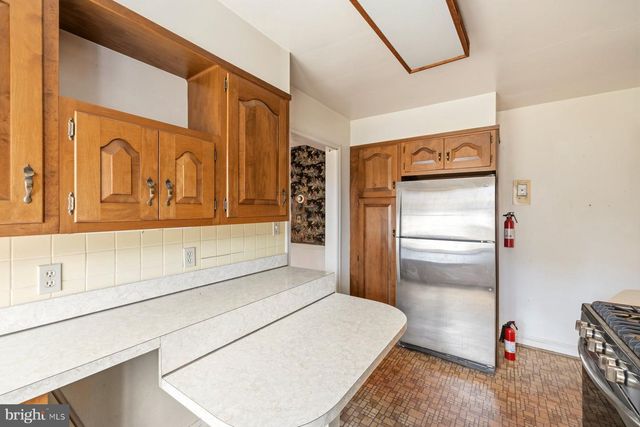 1327 LEEGATE RD NW, Washington, DC 20012