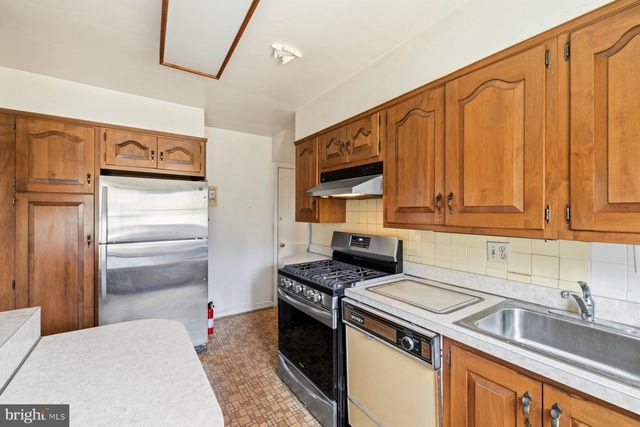 1327 LEEGATE RD NW, Washington, DC 20012