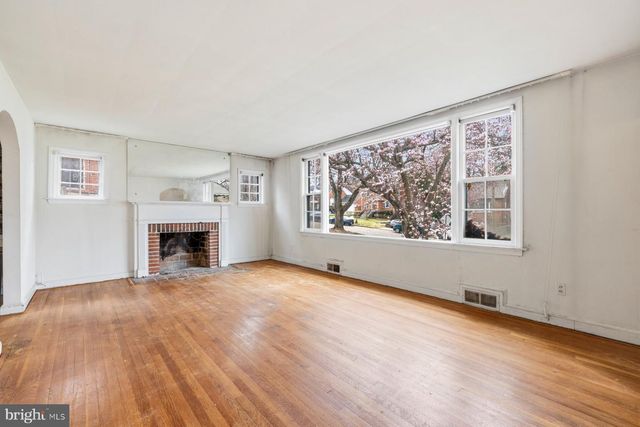 1327 LEEGATE RD NW, Washington, DC 20012