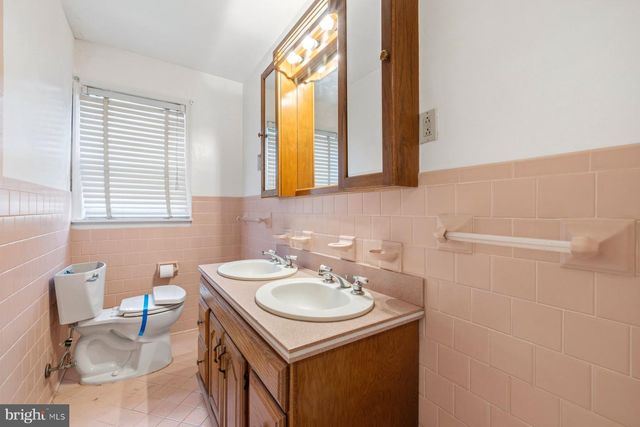 1327 LEEGATE RD NW, Washington, DC 20012