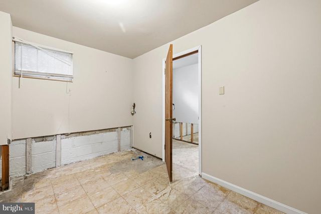 1327 LEEGATE RD NW, Washington, DC 20012