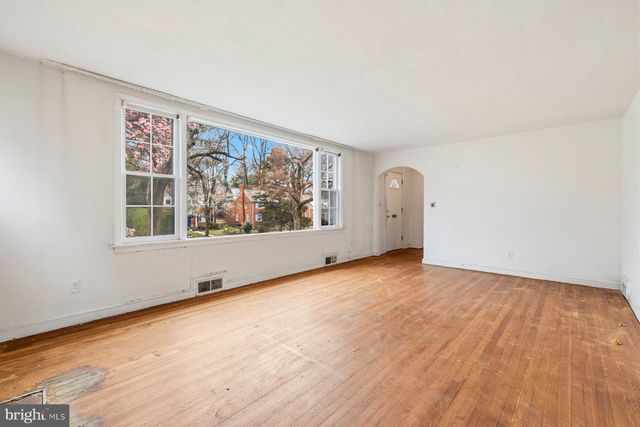 1327 LEEGATE RD NW, Washington, DC 20012