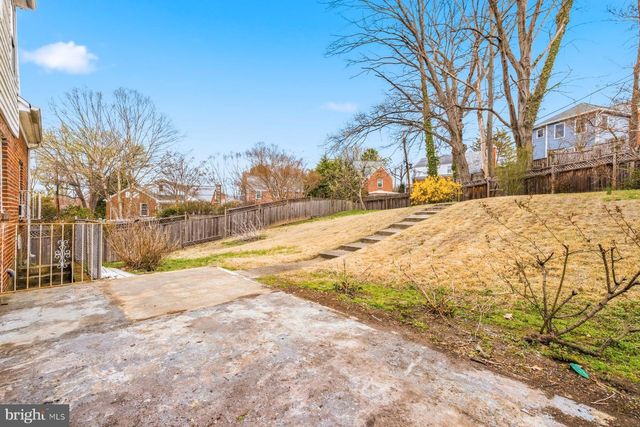 1327 LEEGATE RD NW, Washington, DC 20012