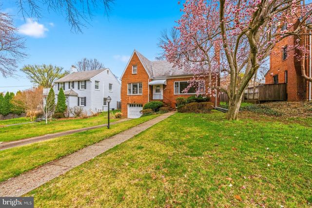 1327 LEEGATE RD NW, Washington, DC 20012