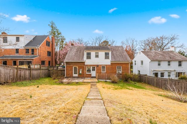 1327 LEEGATE RD NW, Washington, DC 20012