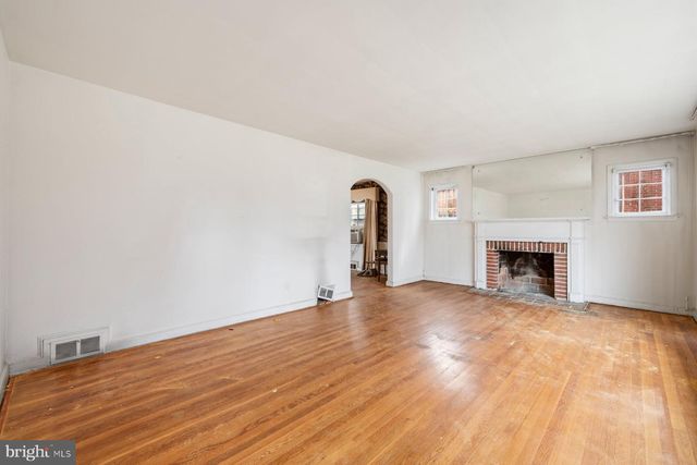 1327 LEEGATE RD NW, Washington, DC 20012