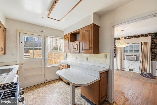 1327 LEEGATE RD NW, Washington, DC 20012