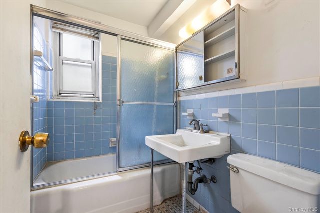 209-25 18th Avenue 2G, Bayside, NY 11360