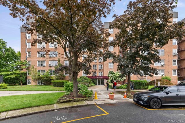 209-25 18th Avenue 2G, Bayside, NY 11360