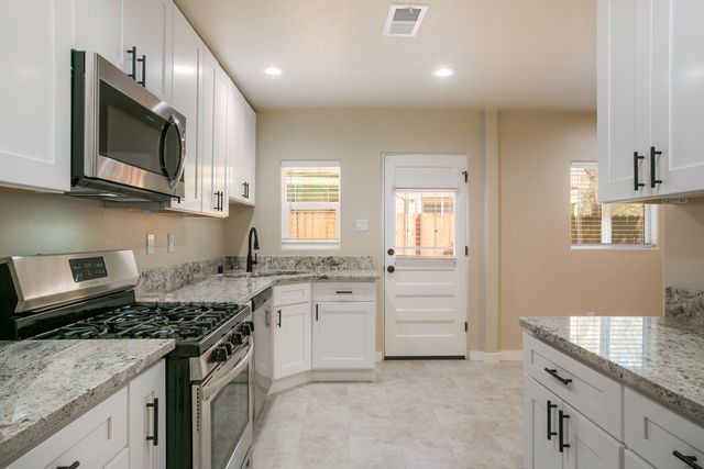 635 Adams Street NE, Albuquerque, NM 87110