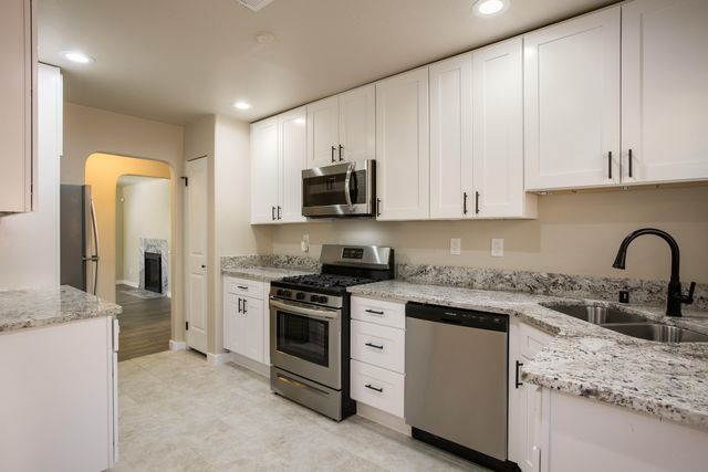 635 Adams Street NE, Albuquerque, NM 87110